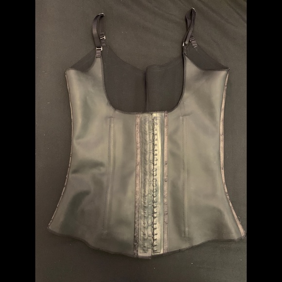 NEW vest waist trainer, never worn, in 40 inches. - Picture 1 of 5